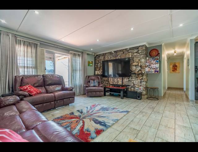 3 BEDROOM TOWNHOUSE FOR SALE IN SHERWOOD